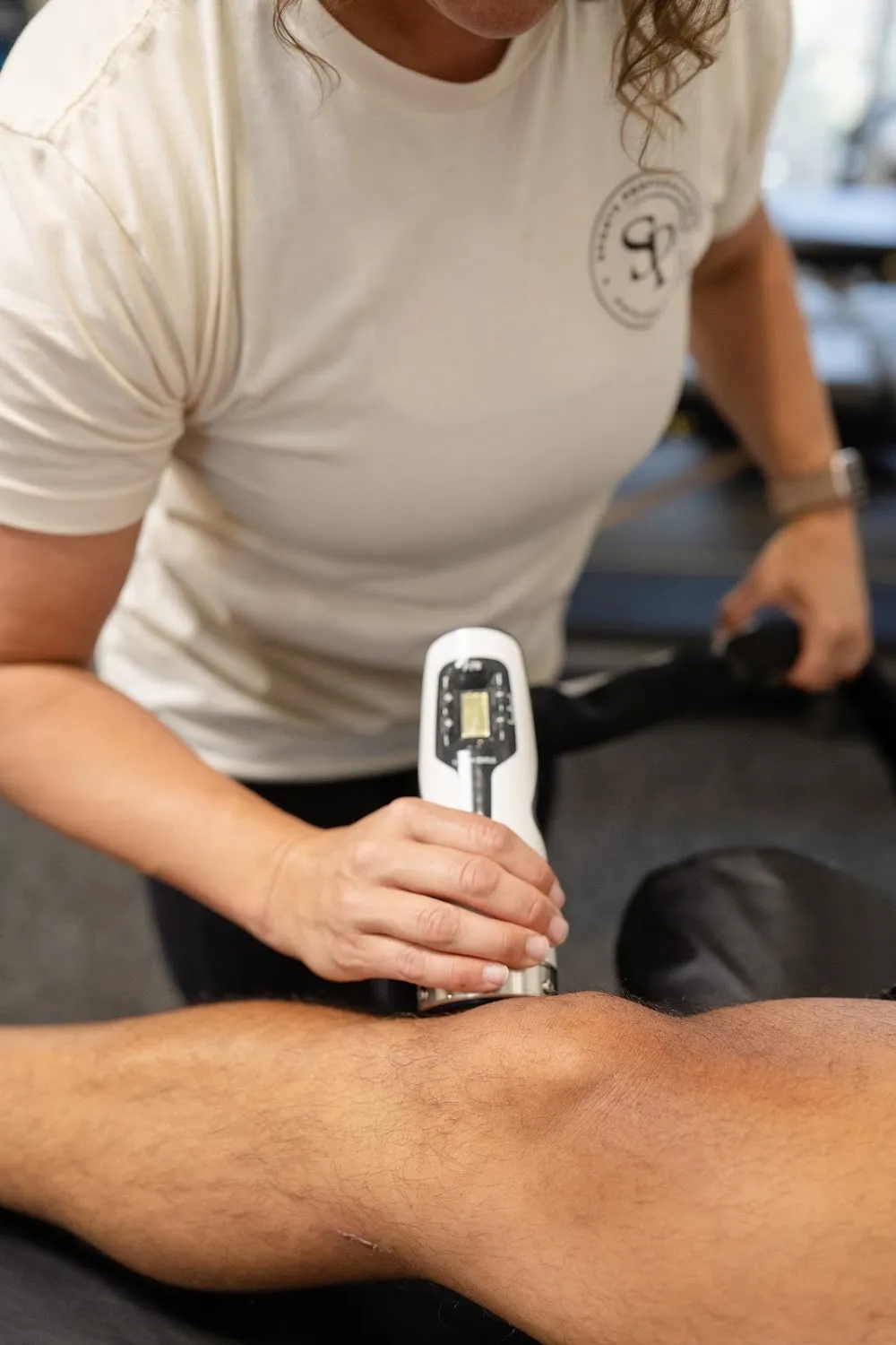 Focused shockwave therapy treatment of the knee at Sports Performance Physical Therapy, Chula Vista